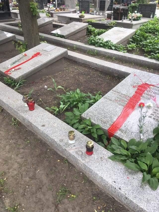 Groby bohaterów żołnierzy września 1939 r. i Powstańców Warszawskich zbezczeszczone