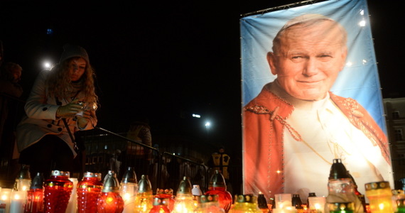 Dziś w dniu 15. rocznicy odejścia Jana Pawła II, zapalmy w oknach świece o 21:37