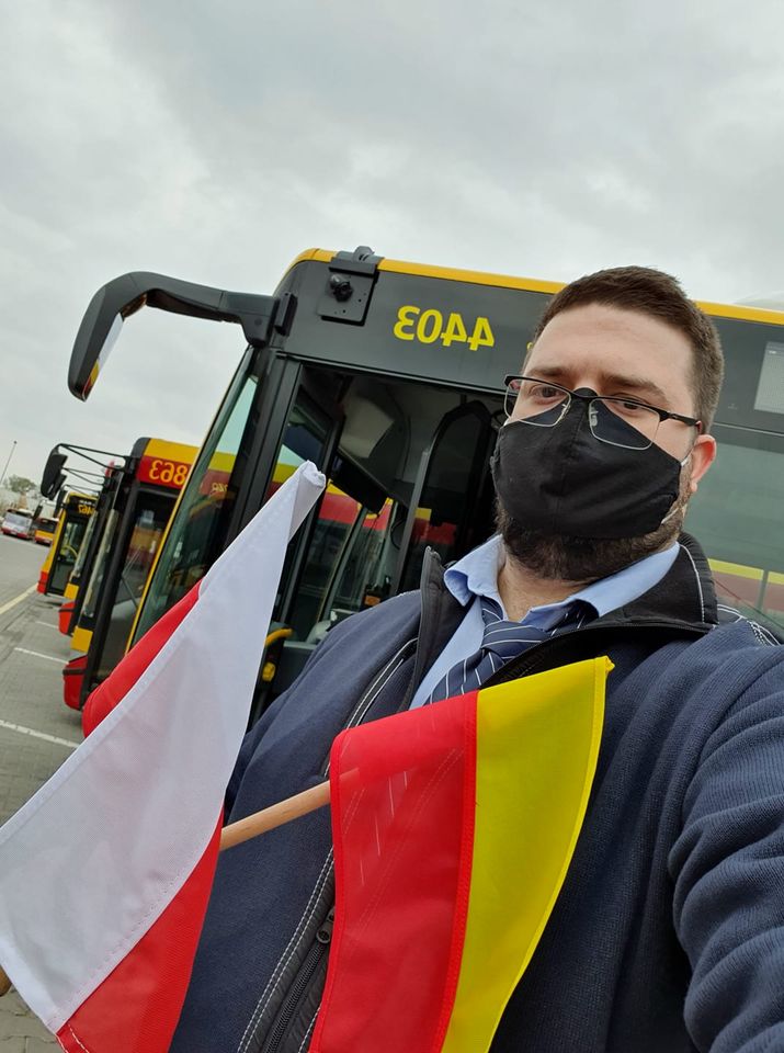 Kierowca autobusu do Trzaskowskiego: nie wywieszę chorągiewek!