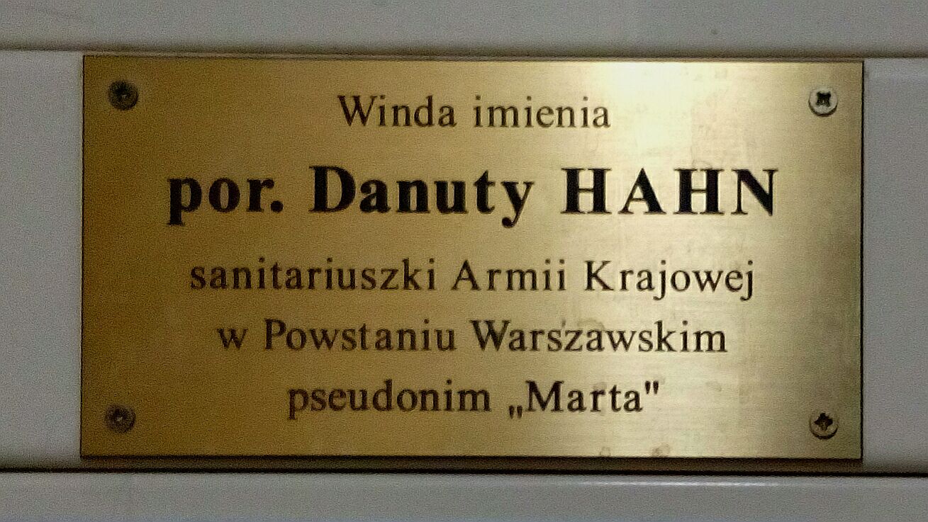 [TYLKO U NAS] Żoliborska winda ma swoją patronkę…