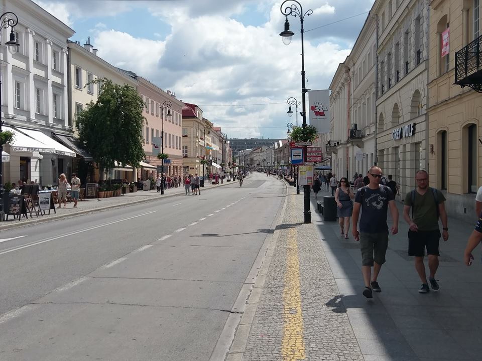 Nowy Świat i Krakowskie Przedmieście dla pieszych aż do późnej jesieni