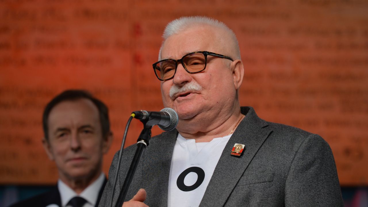 Lech Wałęsa ma oficjalnie status podejrzanego!