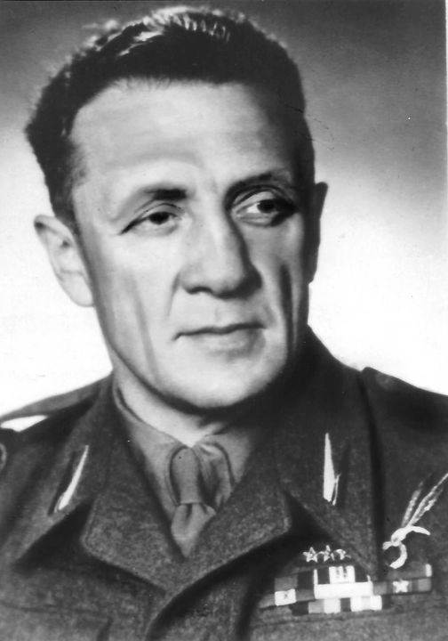 W nocy z 1 na 2 września 1942 r. jako cichociemny zrzucony został Bolesław Kontrym