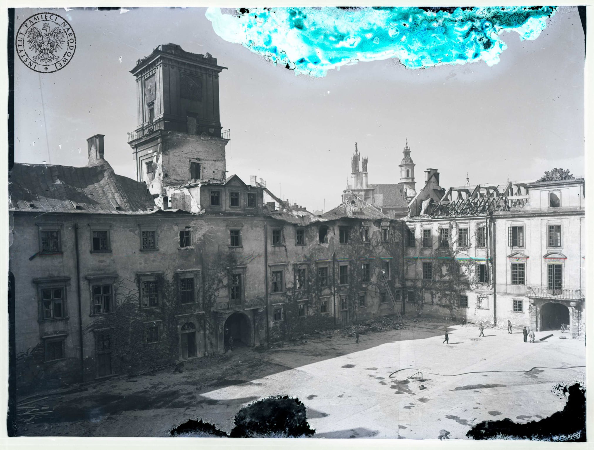 8⃣2⃣ lata temu na Warszawę spadło 560 ton bomb burzących i 72 tony bomb zapalających