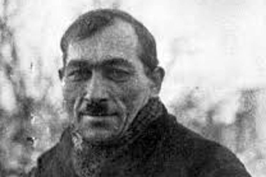 To on 25 maja 1948 r. strzelił w tył głowy rtm. Pileckiemu