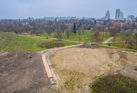 Trwa modernizacja Pola Mokotowskiego. Obecnie wiele prac jest prowadzonych w części parku po stronie Ochoty