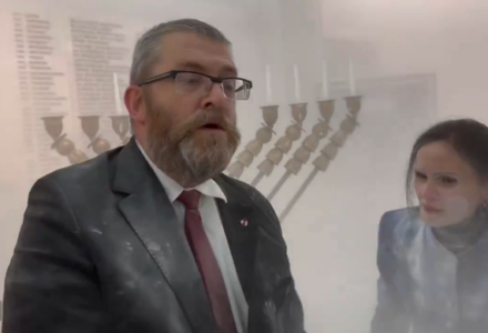 Postawiono jej „zarzut pochwalenia przestępstwa za to, że skomentowała czyn G. Brauna”