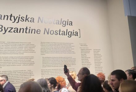 Tłumy na wernisażu „Bizantyjska nostalgia” w CSW Zamek Ujazdowski – o Jerzym Nowosielskim –  źródłach i inspiracjach jego sztuką!