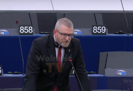Domaga się od A. Bodnara szybszego procedowania w sprawie G. Brauna