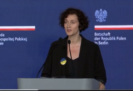 Skandaliczna wypowiedź a na sali Sikorski: „Pan Nawrocki nie wygrałby tych wyborów bez wsparcia ze strony rosyjskiej propagandy”