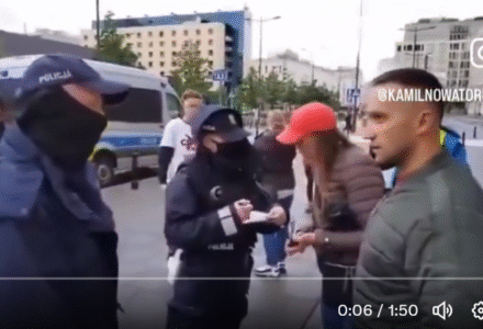[VIDEO] Zamaskowani policjanci na ulicach Warszawy to nowy standard?