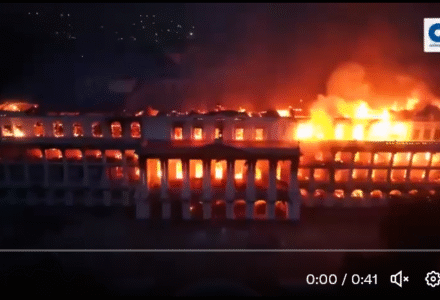 W Nepalu płonie rządowy pałac. To również skutki buntu Generation Z